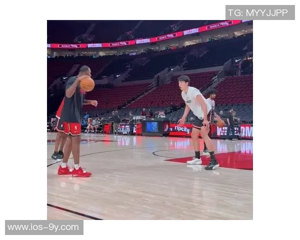 杨瀚森G联盟比赛三分球失误尴尬投篮竟然击中篮板侧沿引发笑声